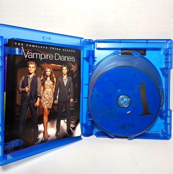 Vampire Diaries Blu Ray Season 3 - Picture 3 of 5